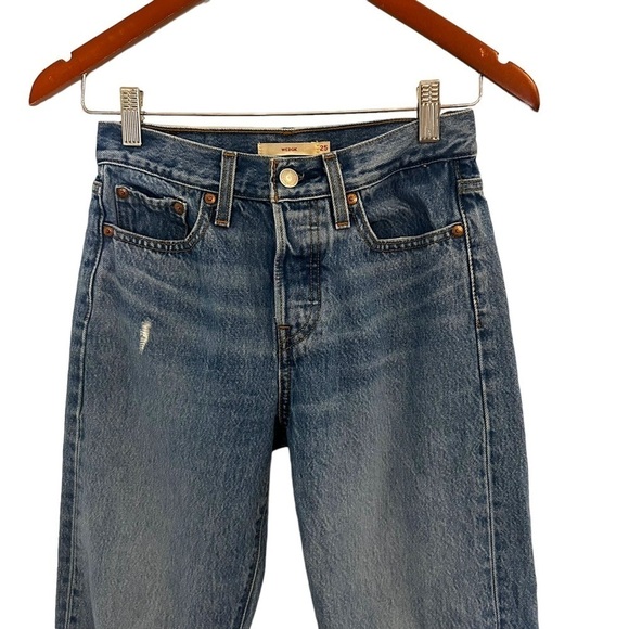 Levi's Wedgie Fit Women's Cut Off Ankle Jeans - Picture 7 of 15